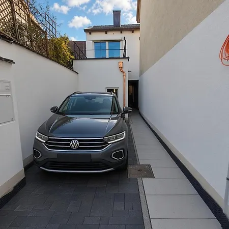 Zentrales Stadthaus Mit Dachterrasse & Parkplatz * 多瑙河畔诺伊堡